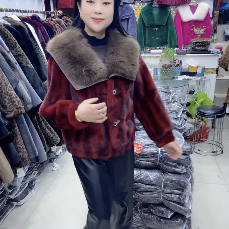 武汉秋雪世佳时尚大码女装批发进口貂舒适保暖不桃年龄不桃身高