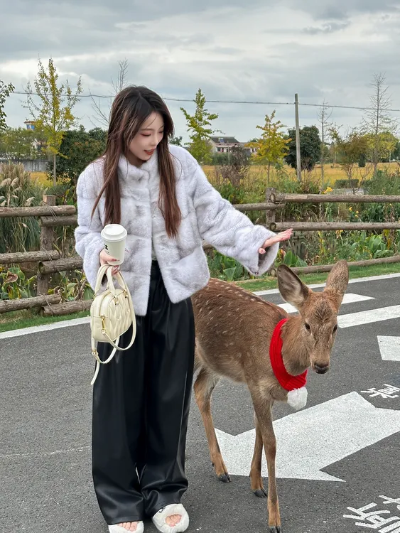 蓝宝石银十字--横排水貂女士外套奢华网红冬季气质设计师休闲