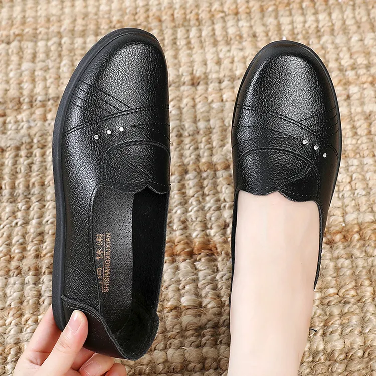 真软皮妈妈鞋子防滑软底单鞋女平底一脚蹬中老年人久站不累妈妈鞋