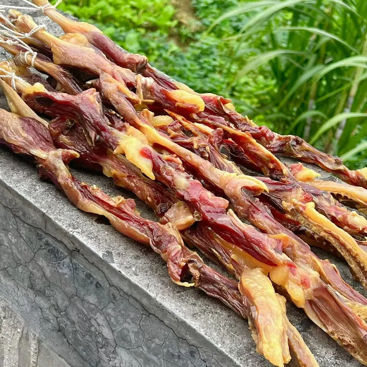 腊鸭腿条带骨头广东特色农家风味咸香可口