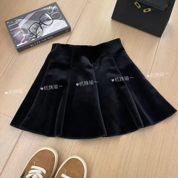 3351【黑珍珠】诗诗家2025冬季简约A版休闲时尚百褶黑色加厚半身裙