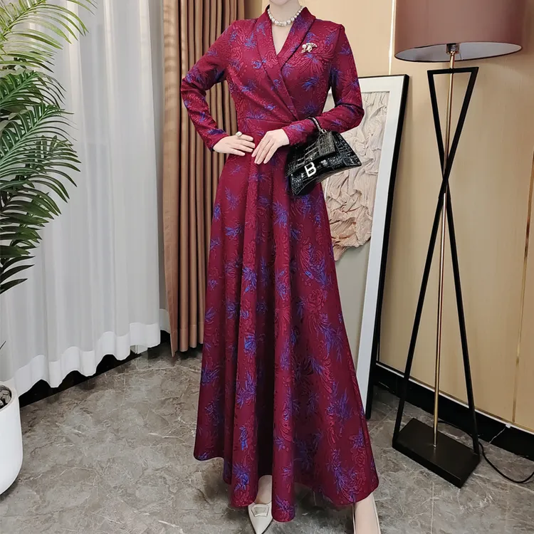 香衣丽华206-281冬季加厚长款过膝大摆连衣裙青果领简约长裙