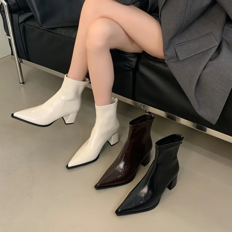 尖头短靴女2025年秋冬新款靴子加绒短筒靴小众瘦瘦女靴粗跟高跟靴