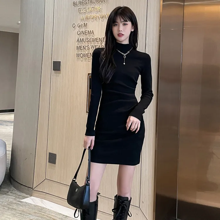 高级轻奢女装打底连衣裙秋冬配大衣内搭修身显瘦中长款黑色包臀裙