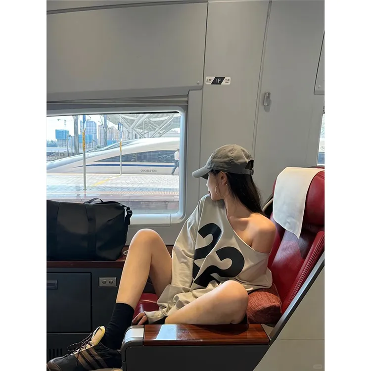 2025夏季新款韩系字母印花长袖防晒T恤上衣女小众时尚黑色裤子