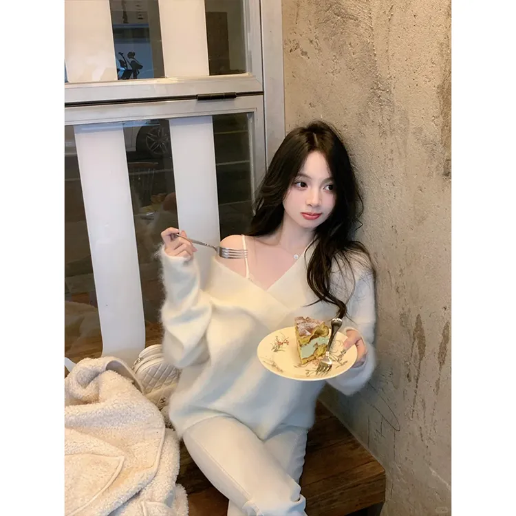 2024冬季新款纯欲性感v领露肩毛衣针织衫斜肩上衣女高腰休闲长裤