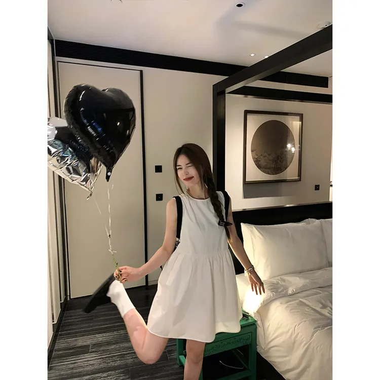 2024夏日气质小个子法式白色连衣裙女收腰设计感修身显瘦无袖短裙