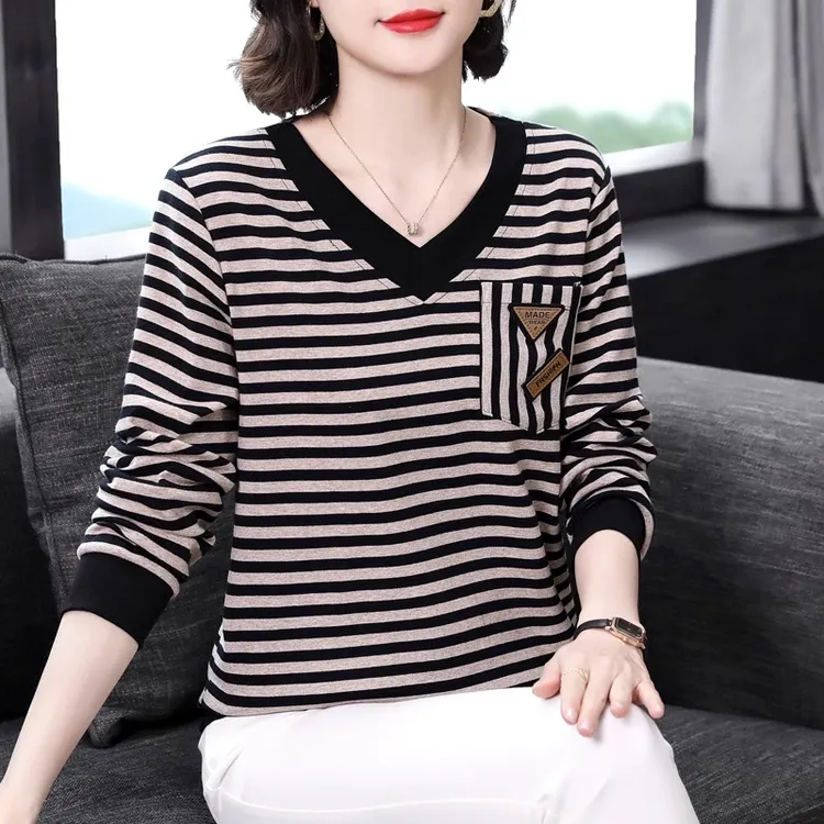 中年妈妈V领条纹长袖打底衫女春秋装新款纯棉休闲秋衣外穿T恤女士
