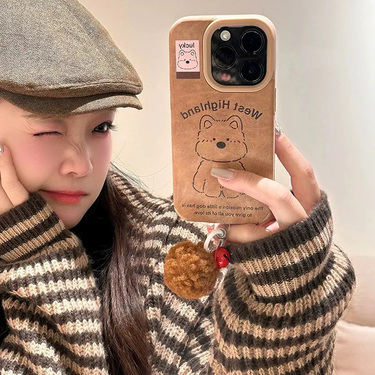 BANCA铃铛西高地适用苹果16pro手机壳iPhone15翻毛皮14/13/12毛球