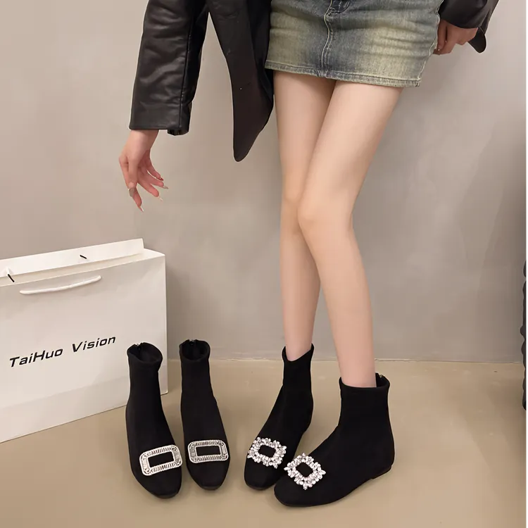 加绒内增高水钻绒面方头小短靴女2025显瘦时装名媛风平跟瘦瘦靴单