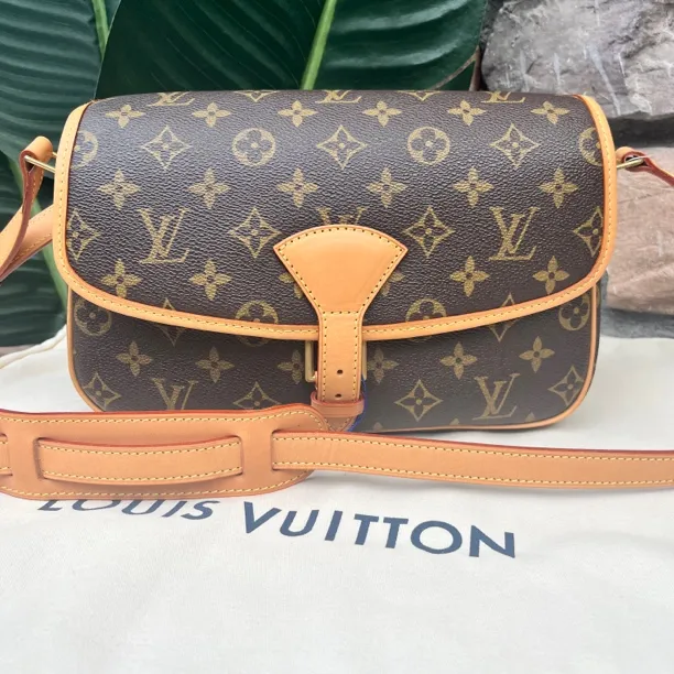 95新 LouisVuitton/路易威登 法棍斜挎包 植糅换新