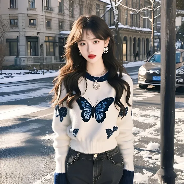 春秋冬季穿搭高级感简约时尚个性百搭经典减龄白色蝴蝶印花毛衣女
