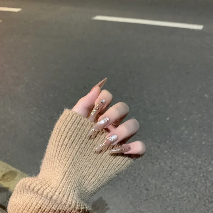 鎏金腮红#《小柒家》2025早春夏季爆款半手工穿戴甲显白ins风学生