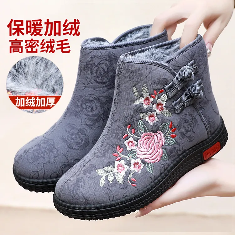 老北京布鞋中老年妈妈棉鞋软底防滑冬季加绒保暖民族风绣花高帮靴