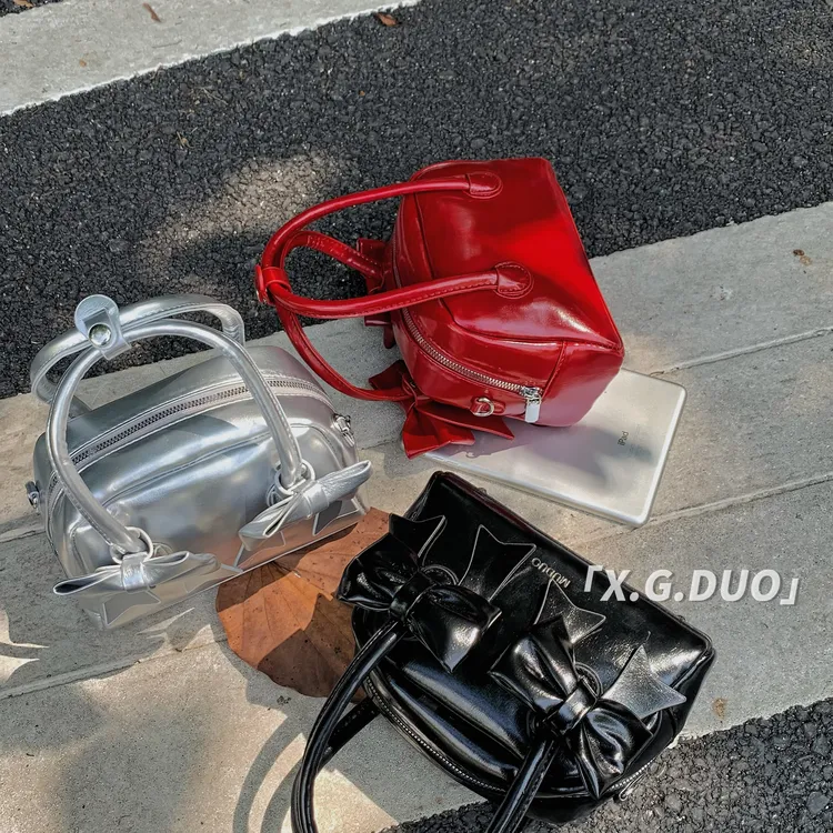 小菇朵高级感小众保龄球2024新款时尚百搭枕头包轻奢斜挎包小方包