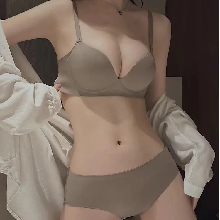 维多利亚无痕内衣女小胸聚拢防下垂无钢圈文胸女士一片式胸罩套装