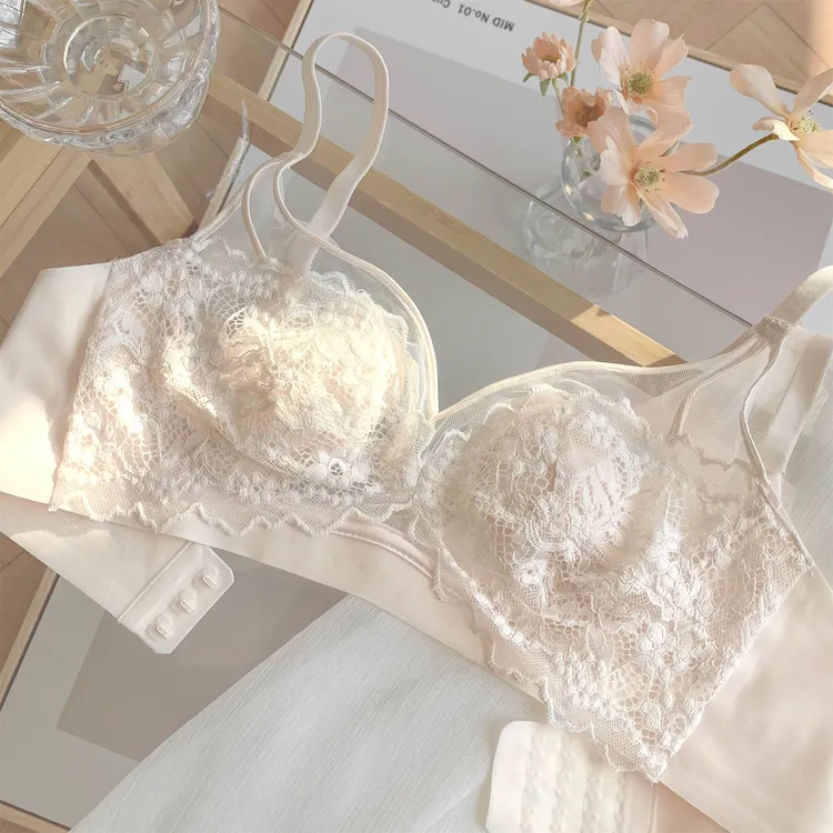 维多利亚法式蕾丝纯欲女士内衣大胸显小夏季无钢圈薄款防下垂文胸