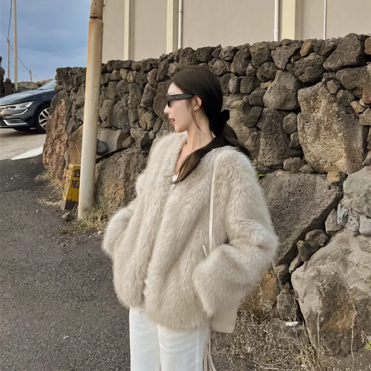 以假乱真2.0 毛料升级 V领版本仿狐狐毛外套