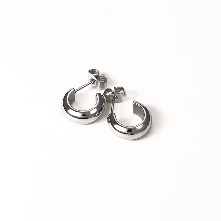 钛钢耳饰 小众设计感ins欧美风简约小巧质感造型光面C字时尚耳钉 商品图