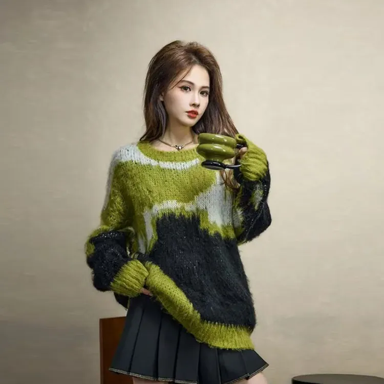 慵懒风宽松软糯毛衣女秋冬新款穿搭黑绿撞色高级感不规则休闲上衣