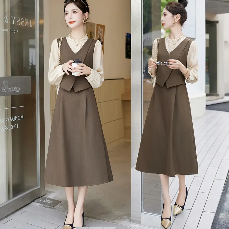 假两件连衣裙中长款2024秋季新款修身女神范高级感轻奢拼接裙子