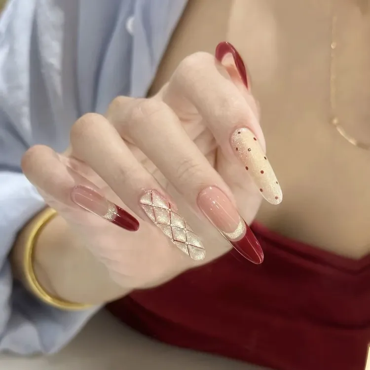 显白纯手工穿戴甲法式格纹猫眼酒红色法式新年圣诞高级感美甲贴片