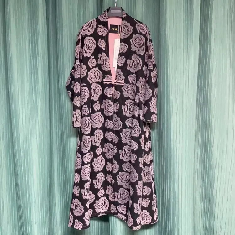 简洁时尚长款V领复古外套