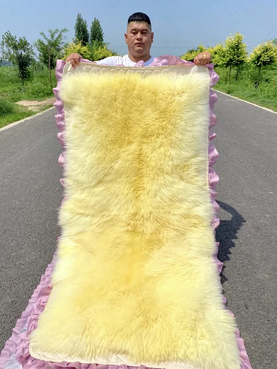米黄单人整皮长毛褥子