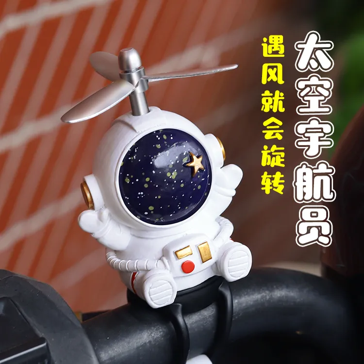 网红创意太空人宇航员电瓶车装饰品摆件车载摩托电动自行生日礼物
