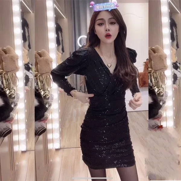 亮片加薄绒黑色连衣裙女2025新款V领气质修身显瘦包臀打底裙收腰
