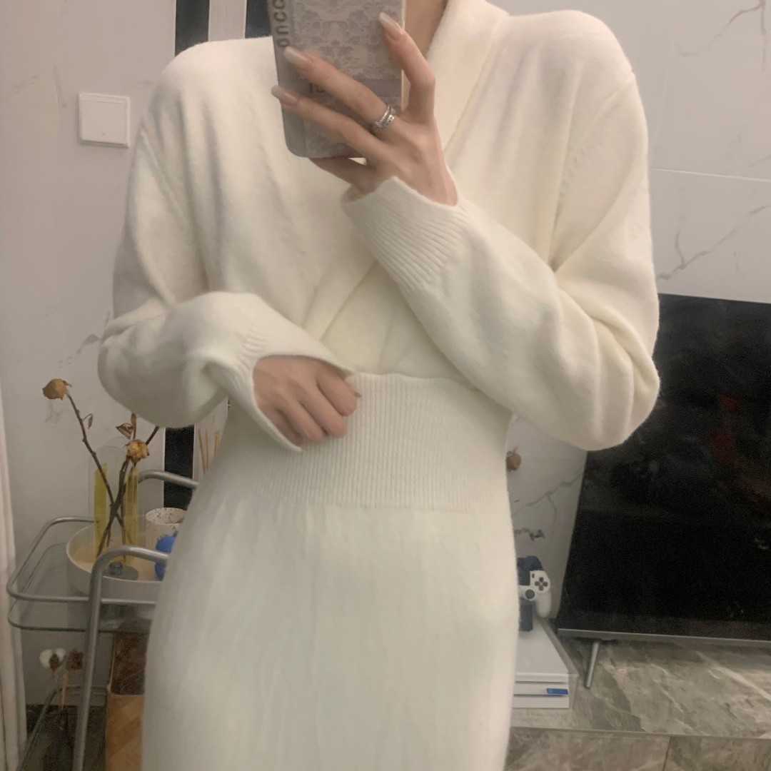 【芝士Cheese】戴安娜纯色翻领时尚显瘦针织v领连衣裙秋冬网红气质