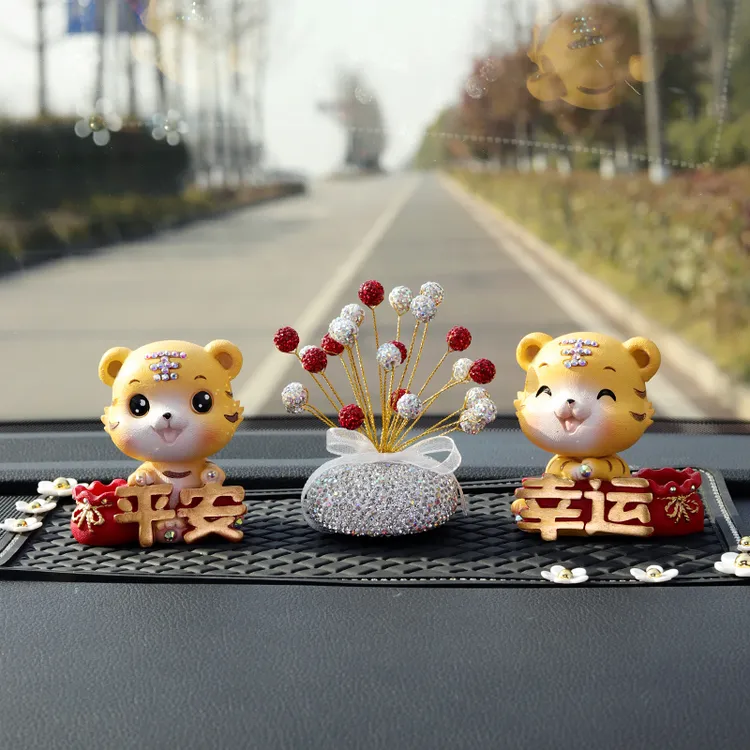 汽车摆件摇头小老虎公仔车载车内装饰品虎年吉祥物