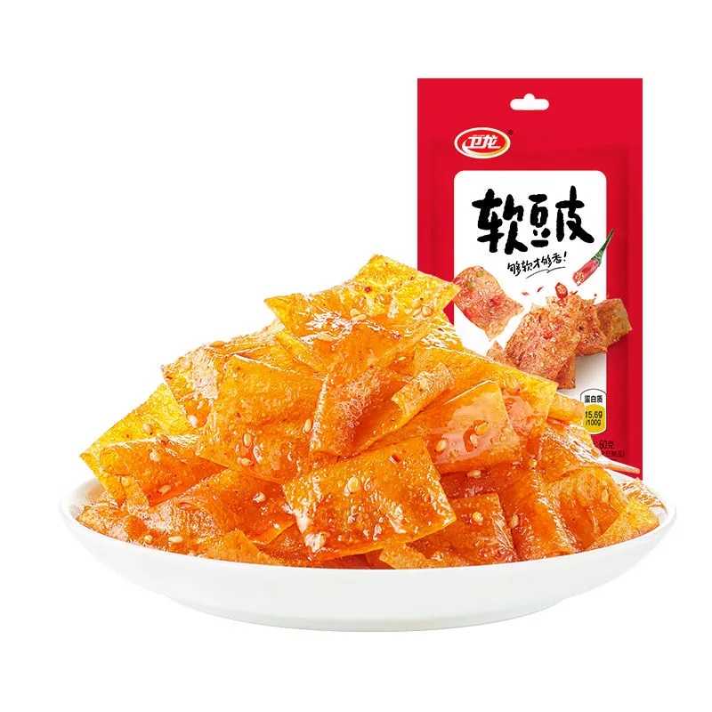 卫龙60g软豆皮辣条川香麻辣怀旧零食好吃网红小吃宿舍开袋即食
