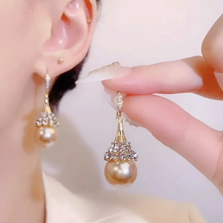 铜合金耳饰 款奶茶色高级感珠珠耳环 气质百搭精致耳坠新款潮耳饰