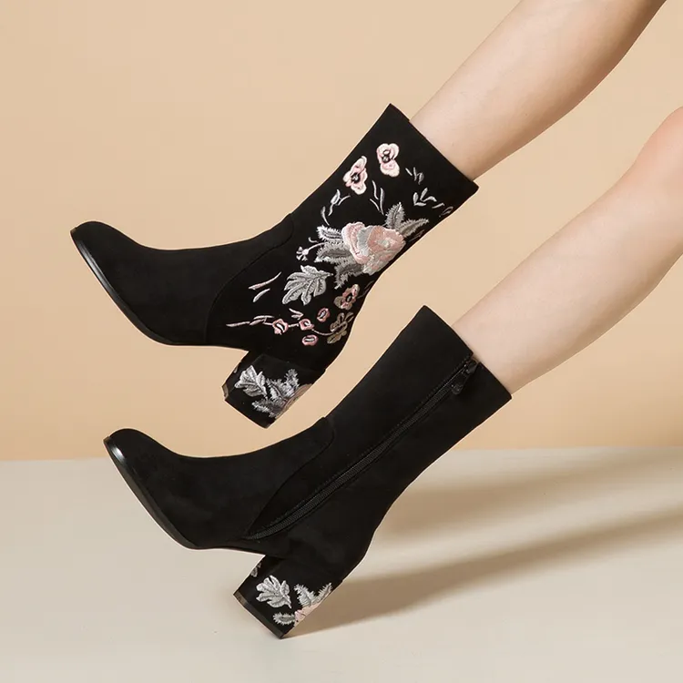 天赐绣春秋冬新款中筒靴刺绣粗跟马丁靴绣花瘦瘦单靴子绒面棉靴黑