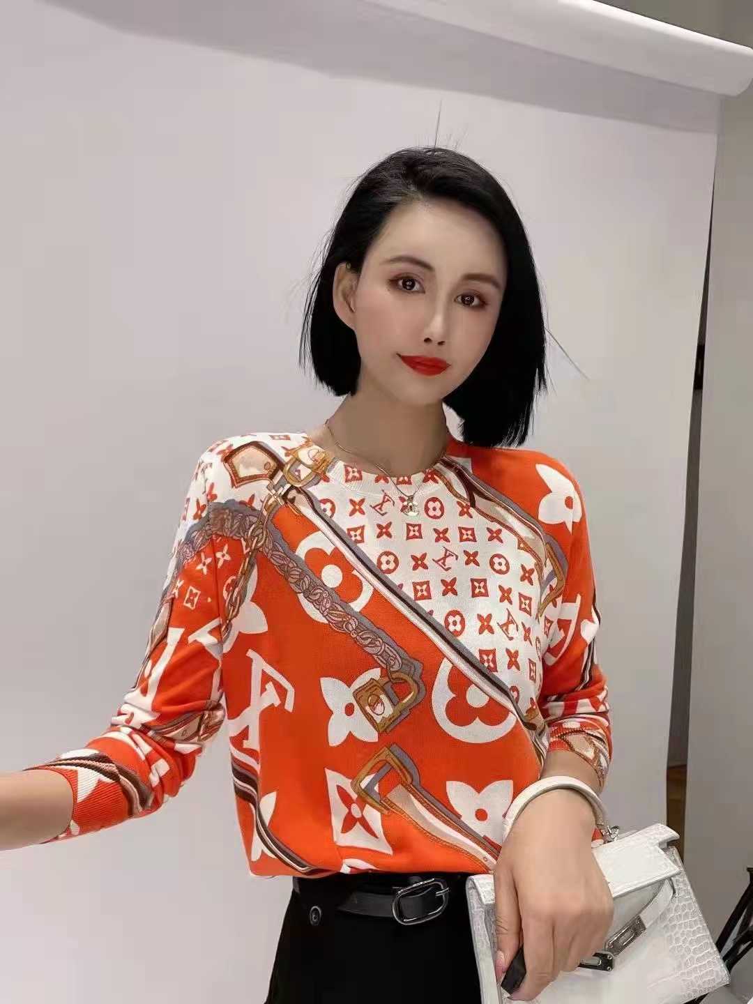 女士圆领花色毛衫8325