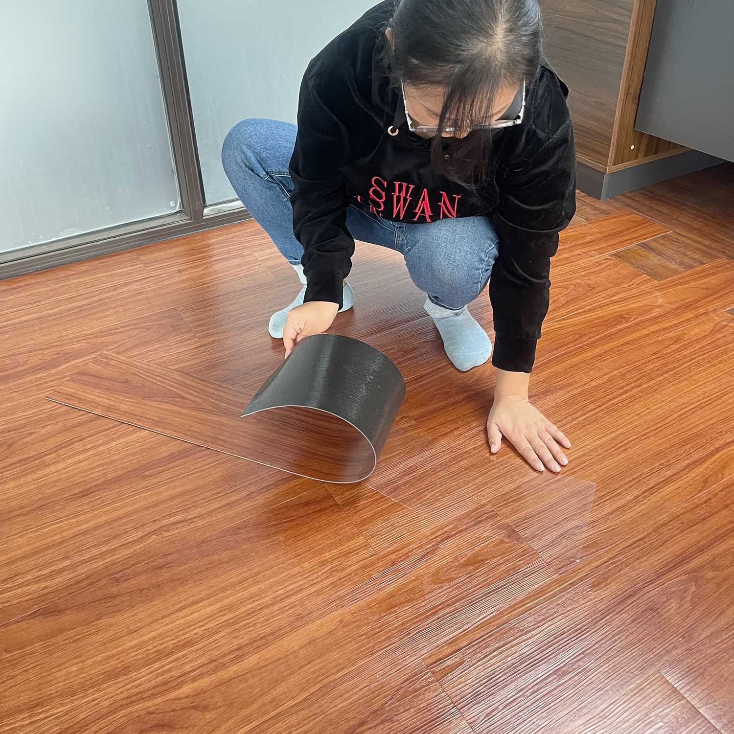 地板革加厚耐磨防水瓷砖地胶垫pvc水泥地直接铺商用自粘地板贴纸