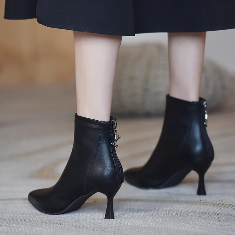 气质高跟短靴女软皮软底显瘦瘦靴秋冬季加绒尖头不累脚细跟马丁靴