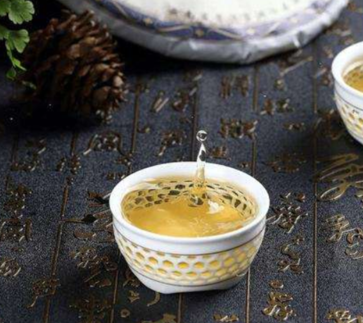 龙沧号普洱茶随机一饼
