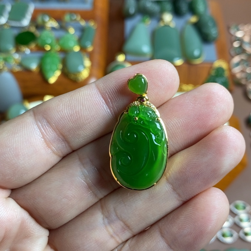 【闪购商品】和田玉颈饰18K金镶嵌