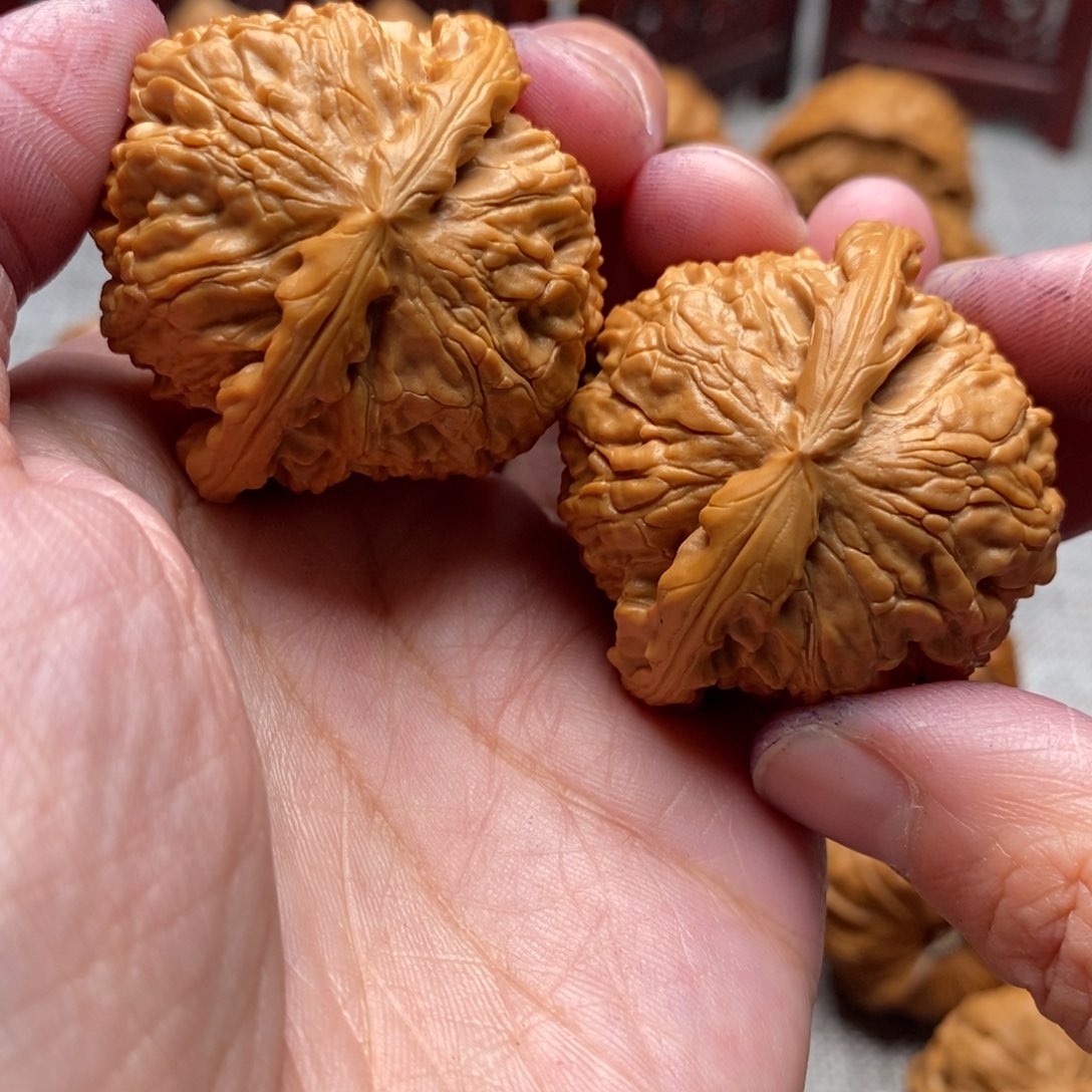 文玩核桃把件闷白40尺