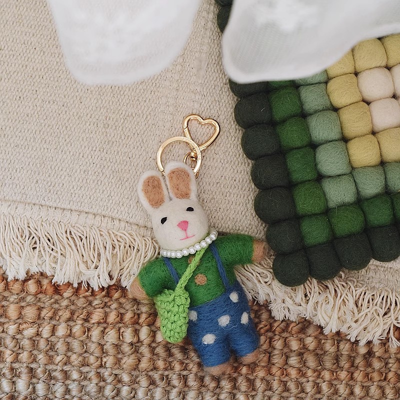 精致挂件羊毛毡手工成品挎包绿兔子钥匙挂扣可爱书包挂件礼物女