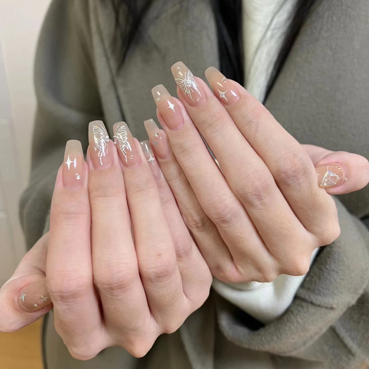 手工美甲穿戴甲新款银色蝴蝶四芒星裸色显白四季美甲贴片可拆卸