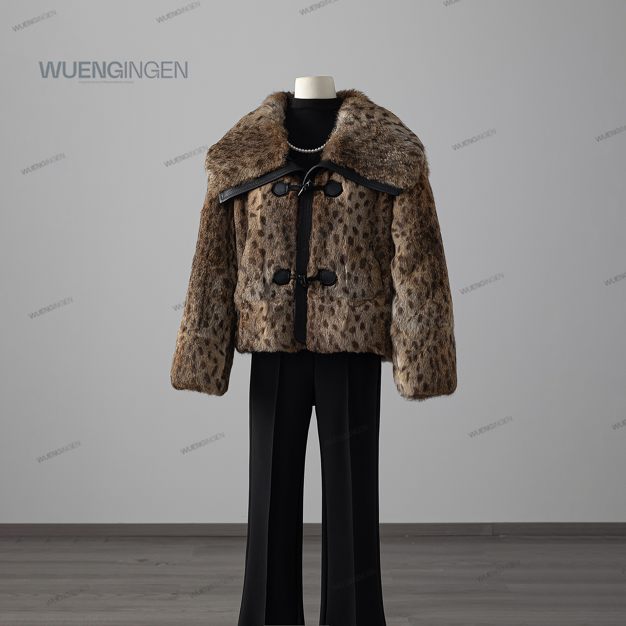 无印心匠K1101 白鸭绒兔毛豹纹+牛角扣翻领羽绒外套a13298