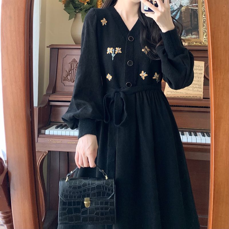 春夏新款洋气长裙子高档高级感女装早秋季长袖显瘦长款收腰连衣裙