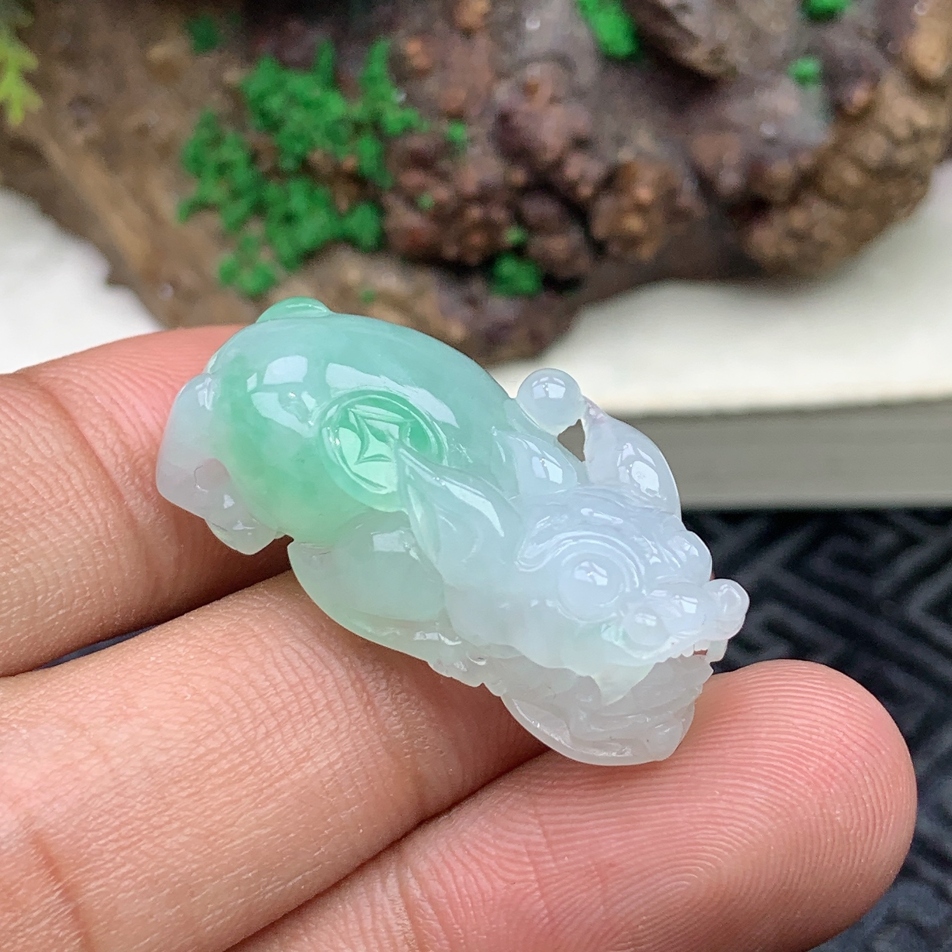 天然缅甸翡翠A货冰润飘绿招财小貔貅吊坠尺寸33.8x17x11.3mm