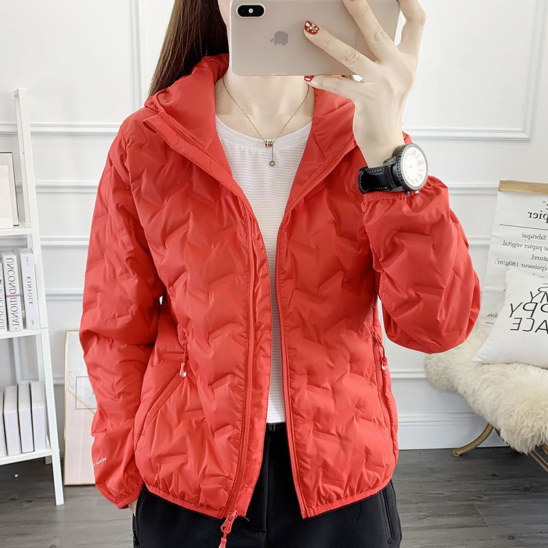 雪中飞短款羽绒服女秋冬季轻薄保暖时尚休闲连帽外套百搭轻便红色