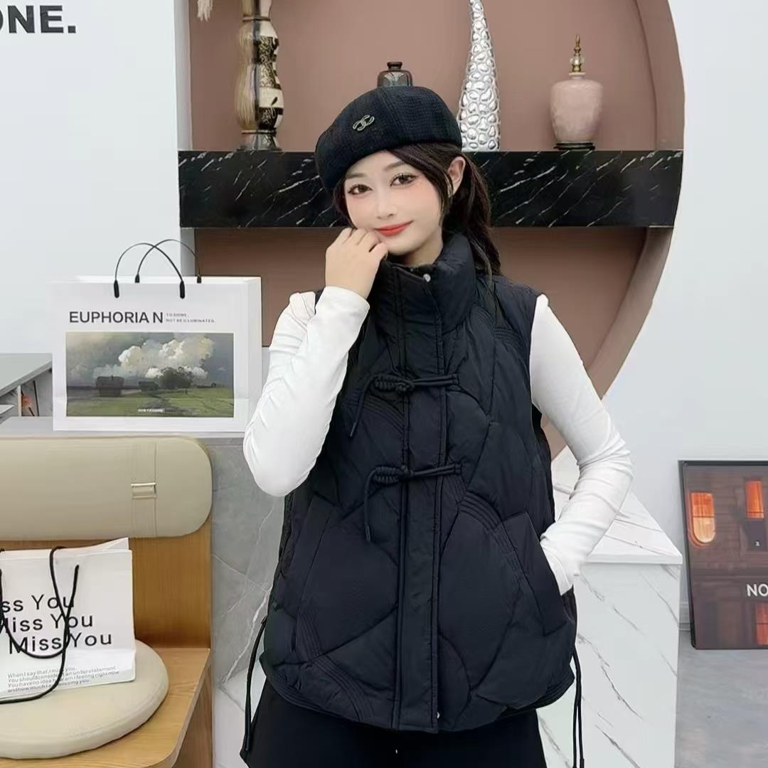 8822马甲女短款冬季加厚韩版宽松设计感盘扣马夹外套