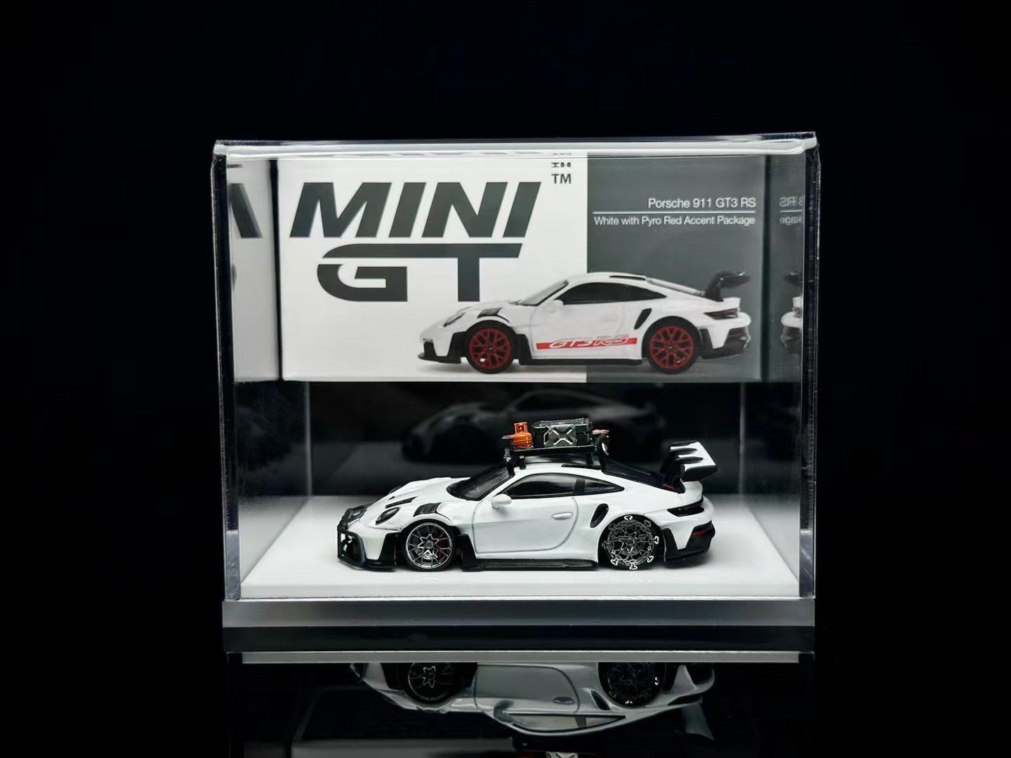 MINIGT tlv TW 1:64  一体装款亚克力展示盒（不含车）