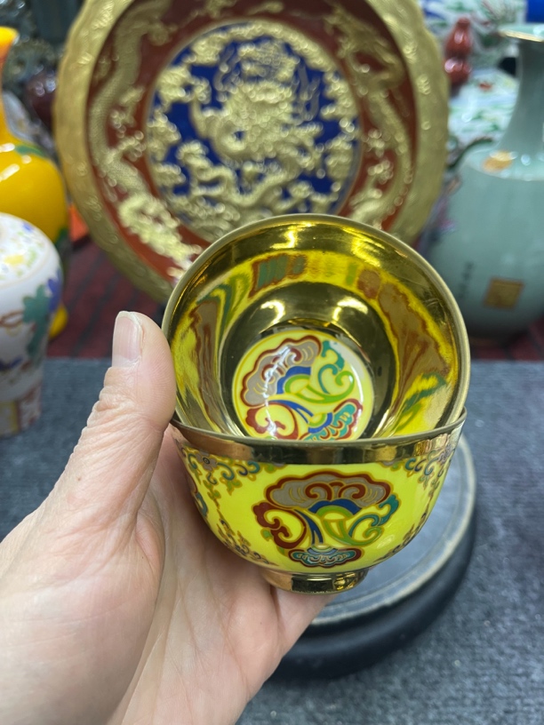 帝王黄金包瓷花卉压手杯主人杯